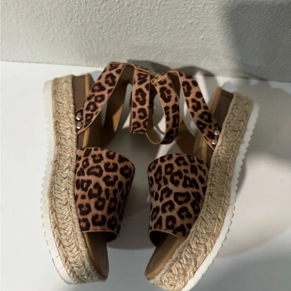 SODA Open Toe Buckle Ankle Strap cheetah Espadrilles Platform wedge size 8